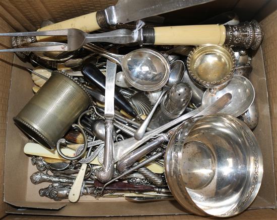 Collection of silver-mounted and other button hooks, similar carving set and fish eaters, shoe horns and sundry plate